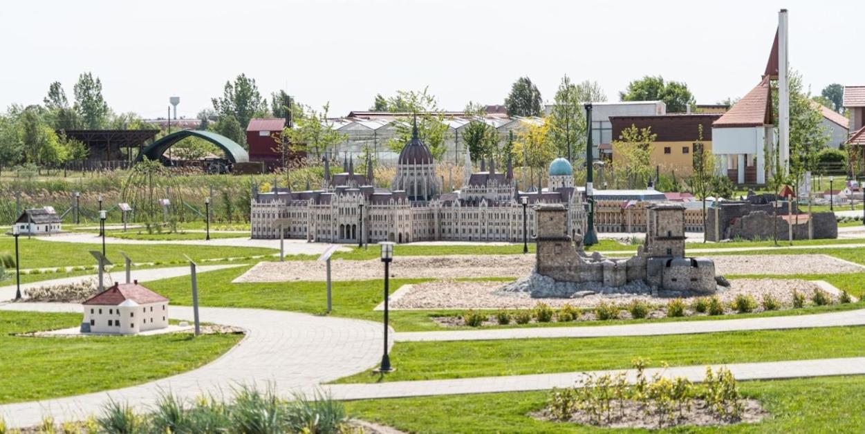 Hotel Morafeszek Vendeghaz Mórahalom Zewnętrze zdjęcie